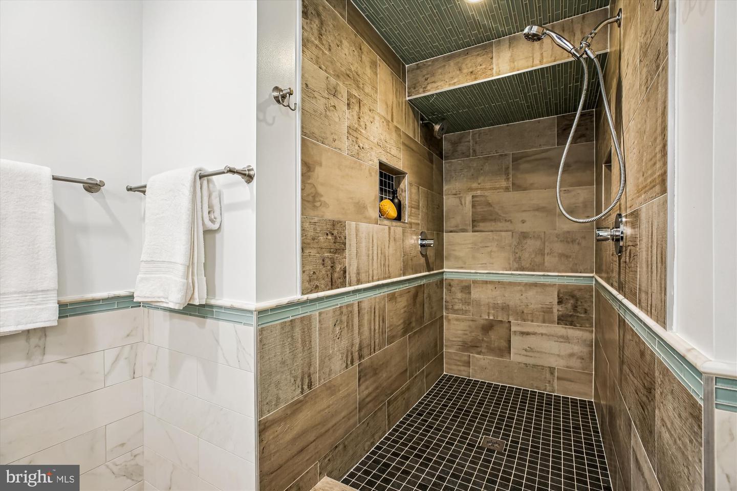 13 R ST NE #1, WASHINGTON, District Of Columbia 20002, 2 Bedrooms Bedrooms, 5 Rooms Rooms,2 BathroomsBathrooms,Residential,For sale,13 R ST NE #1,DCDC2224474 MLS # DCDC2224474