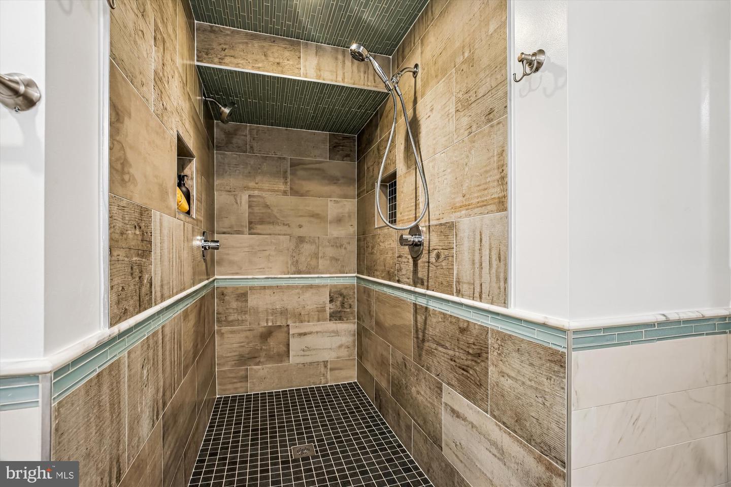 13 R ST NE #1, WASHINGTON, District Of Columbia 20002, 2 Bedrooms Bedrooms, 5 Rooms Rooms,2 BathroomsBathrooms,Residential,For sale,13 R ST NE #1,DCDC2224474 MLS # DCDC2224474