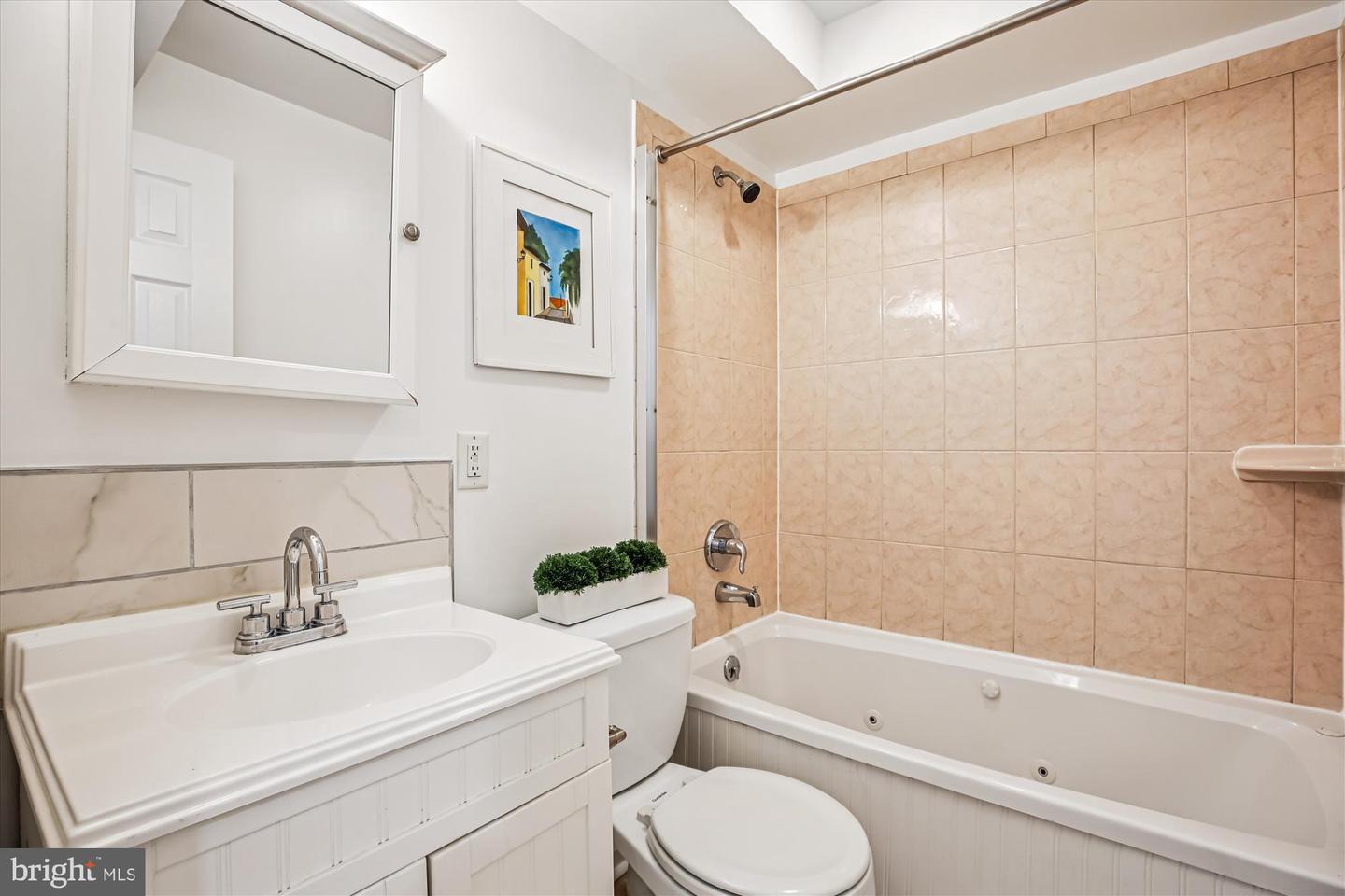 13 R ST NE #1, WASHINGTON, District Of Columbia 20002, 2 Bedrooms Bedrooms, 5 Rooms Rooms,2 BathroomsBathrooms,Residential,For sale,13 R ST NE #1,DCDC2224474 MLS # DCDC2224474