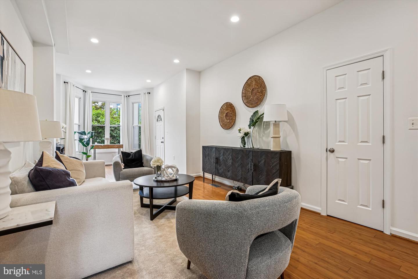 13 R ST NE #1, WASHINGTON, District Of Columbia 20002, 2 Bedrooms Bedrooms, 5 Rooms Rooms,2 BathroomsBathrooms,Residential,For sale,13 R ST NE #1,DCDC2224474 MLS # DCDC2224474