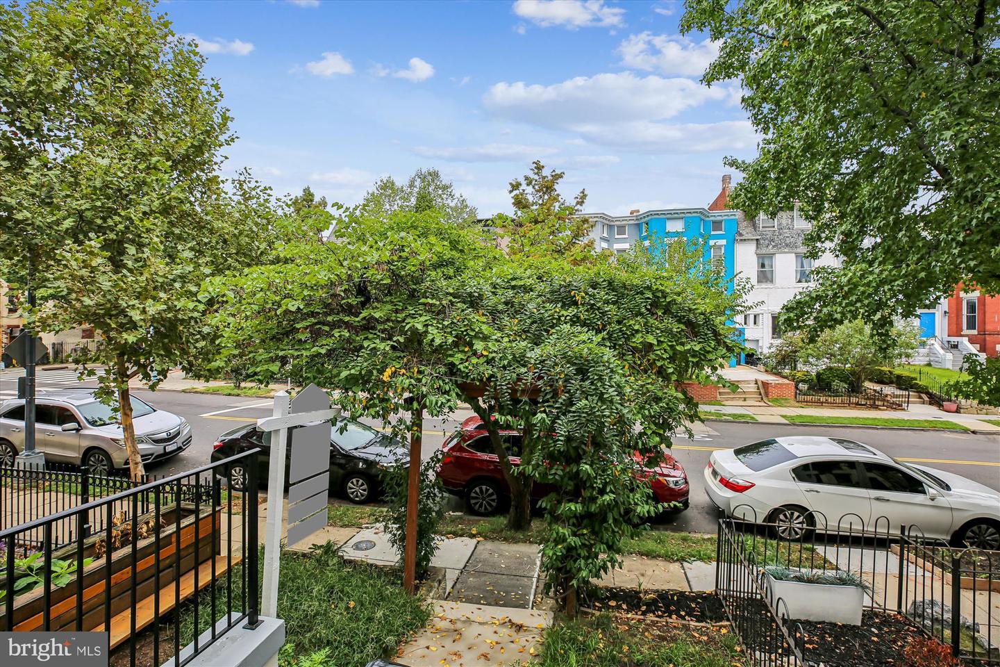 13 R ST NE #1, WASHINGTON, District Of Columbia 20002, 2 Bedrooms Bedrooms, 5 Rooms Rooms,2 BathroomsBathrooms,Residential,For sale,13 R ST NE #1,DCDC2224474 MLS # DCDC2224474