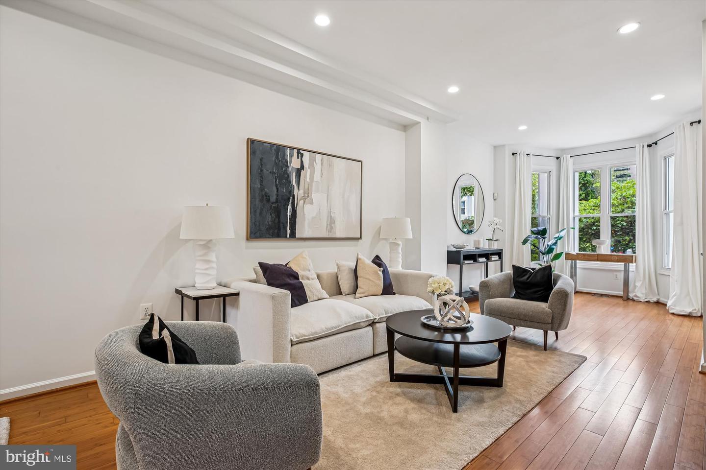 13 R ST NE #1, WASHINGTON, District Of Columbia 20002, 2 Bedrooms Bedrooms, 5 Rooms Rooms,2 BathroomsBathrooms,Residential,For sale,13 R ST NE #1,DCDC2224474 MLS # DCDC2224474