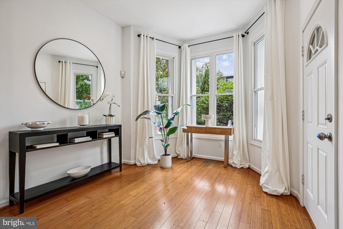 13 R ST NE #1, WASHINGTON, District Of Columbia 20002, 2 Bedrooms Bedrooms, 5 Rooms Rooms,2 BathroomsBathrooms,Residential,For sale,13 R ST NE #1,DCDC2224474 MLS # DCDC2224474