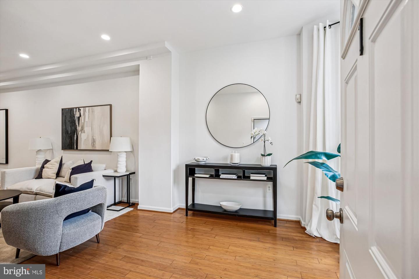 13 R ST NE #1, WASHINGTON, District Of Columbia 20002, 2 Bedrooms Bedrooms, 5 Rooms Rooms,2 BathroomsBathrooms,Residential,For sale,13 R ST NE #1,DCDC2224474 MLS # DCDC2224474