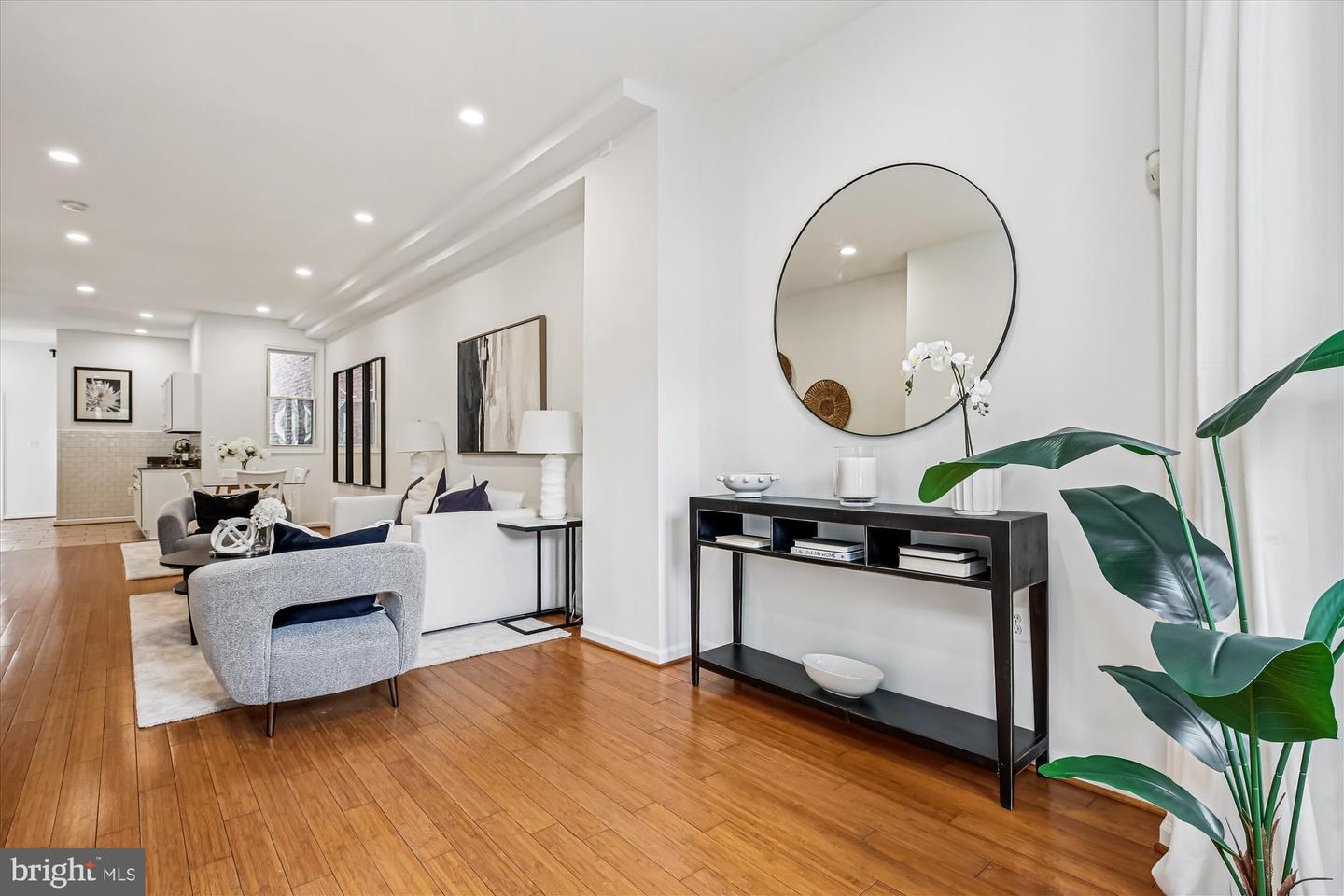 13 R ST NE #1, WASHINGTON, District Of Columbia 20002, 2 Bedrooms Bedrooms, 5 Rooms Rooms,2 BathroomsBathrooms,Residential,For sale,13 R ST NE #1,DCDC2224474 MLS # DCDC2224474