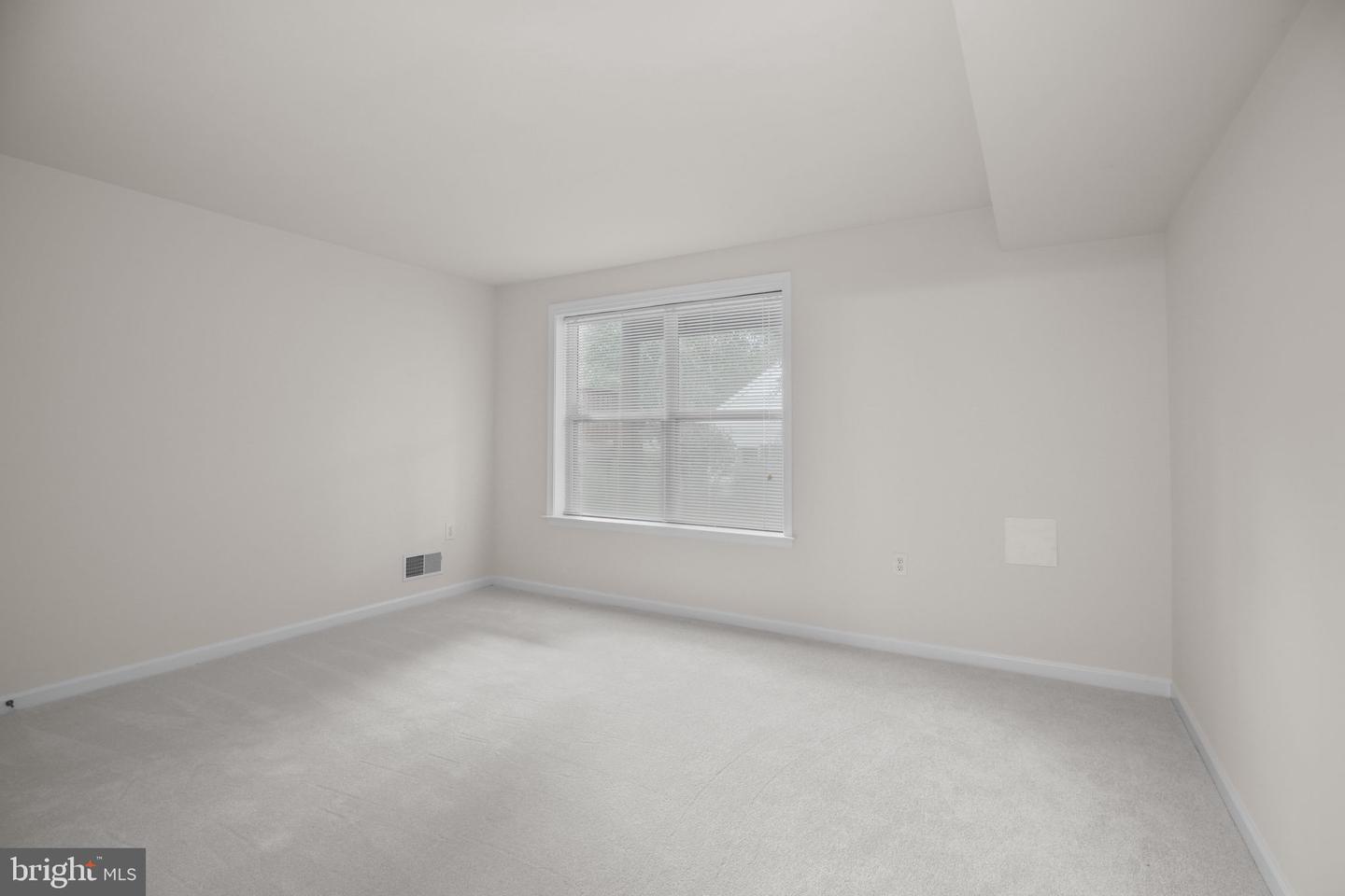 5 BLUEFIELD LN, FREDERICKSBURG, Virginia 22406, 3 Bedrooms Bedrooms, ,3 BathroomsBathrooms,Residential,For sale,5 BLUEFIELD LN,VAST2042978 MLS # VAST2042978