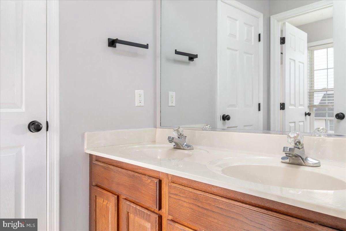 523 THOMPSON ST, STRASBURG, Virginia 22657, 3 Bedrooms Bedrooms, ,2 BathroomsBathrooms,Residential,For sale,523 THOMPSON ST,VASH2012644 MLS # VASH2012644