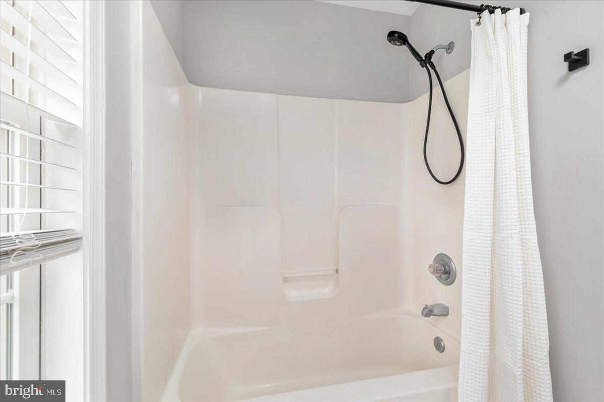 523 THOMPSON ST, STRASBURG, Virginia 22657, 3 Bedrooms Bedrooms, ,2 BathroomsBathrooms,Residential,For sale,523 THOMPSON ST,VASH2012644 MLS # VASH2012644