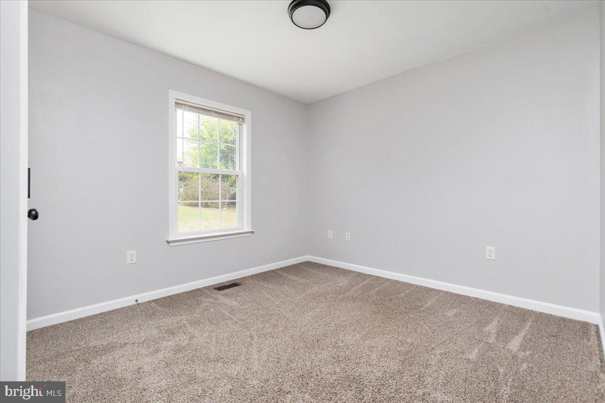 523 THOMPSON ST, STRASBURG, Virginia 22657, 3 Bedrooms Bedrooms, ,2 BathroomsBathrooms,Residential,For sale,523 THOMPSON ST,VASH2012644 MLS # VASH2012644