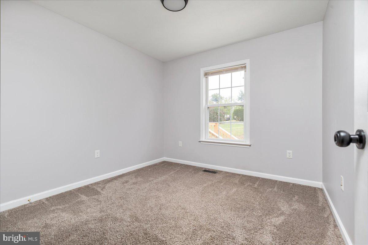 523 THOMPSON ST, STRASBURG, Virginia 22657, 3 Bedrooms Bedrooms, ,2 BathroomsBathrooms,Residential,For sale,523 THOMPSON ST,VASH2012644 MLS # VASH2012644