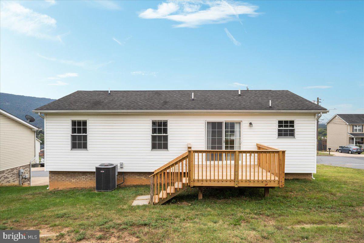 523 THOMPSON ST, STRASBURG, Virginia 22657, 3 Bedrooms Bedrooms, ,2 BathroomsBathrooms,Residential,For sale,523 THOMPSON ST,VASH2012644 MLS # VASH2012644
