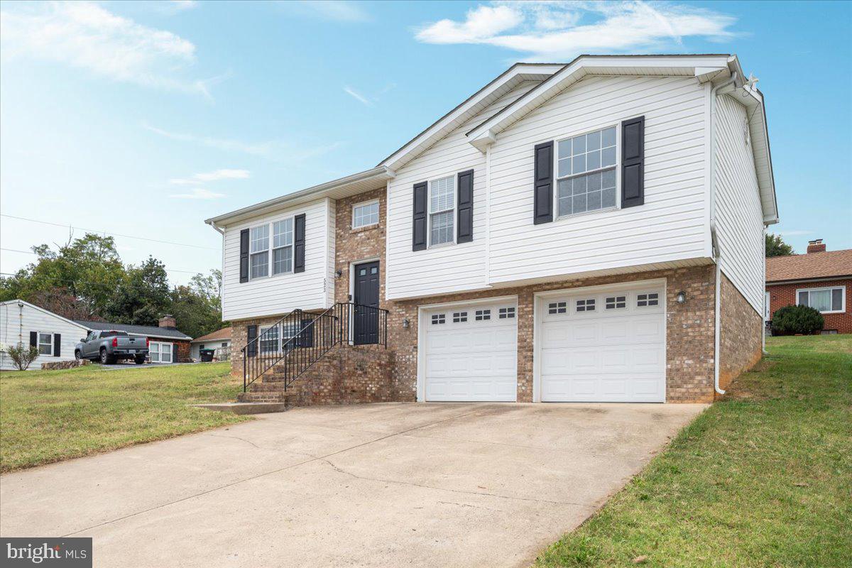 523 THOMPSON ST, STRASBURG, Virginia 22657, 3 Bedrooms Bedrooms, ,2 BathroomsBathrooms,Residential,For sale,523 THOMPSON ST,VASH2012644 MLS # VASH2012644