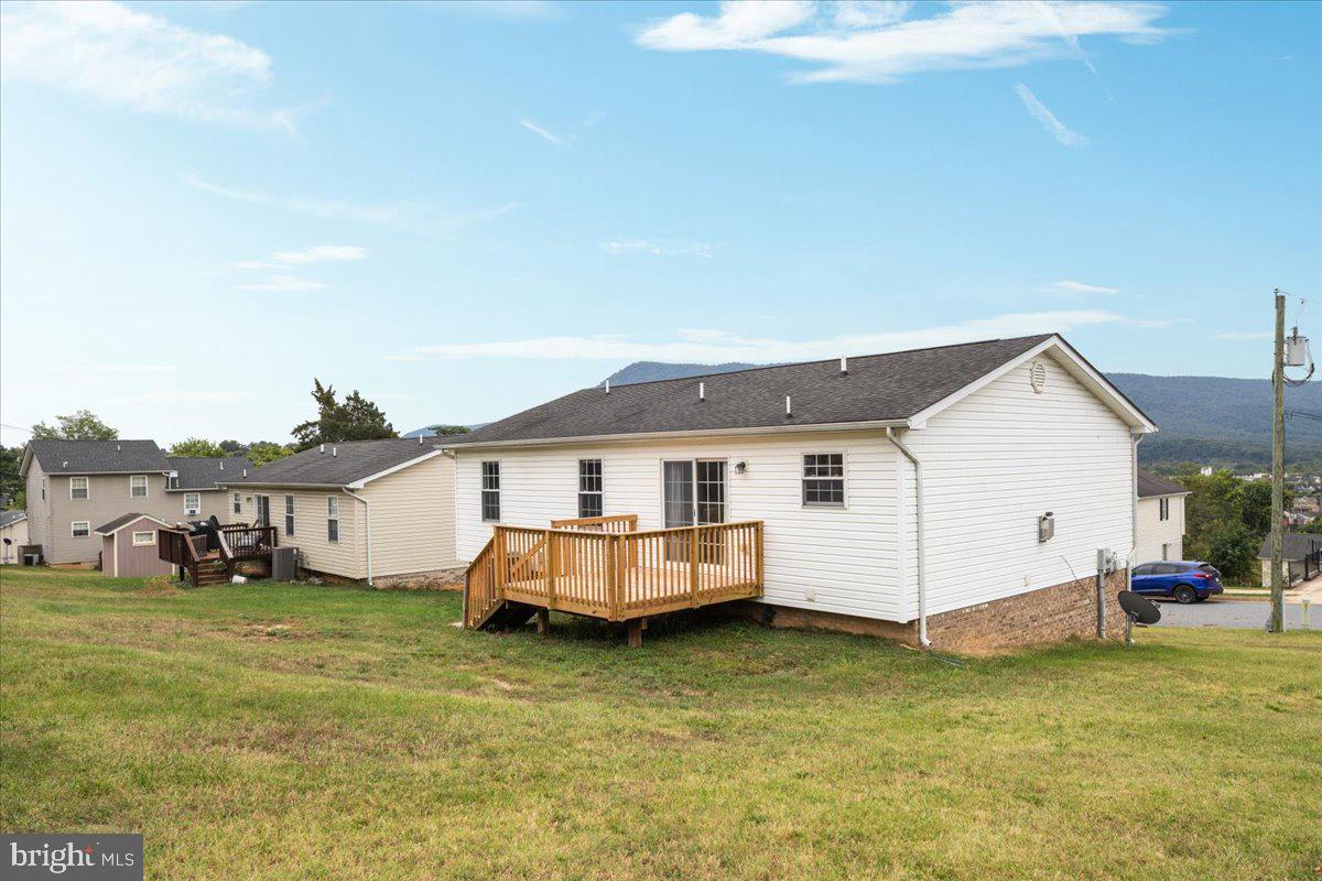 523 THOMPSON ST, STRASBURG, Virginia 22657, 3 Bedrooms Bedrooms, ,2 BathroomsBathrooms,Residential,For sale,523 THOMPSON ST,VASH2012644 MLS # VASH2012644