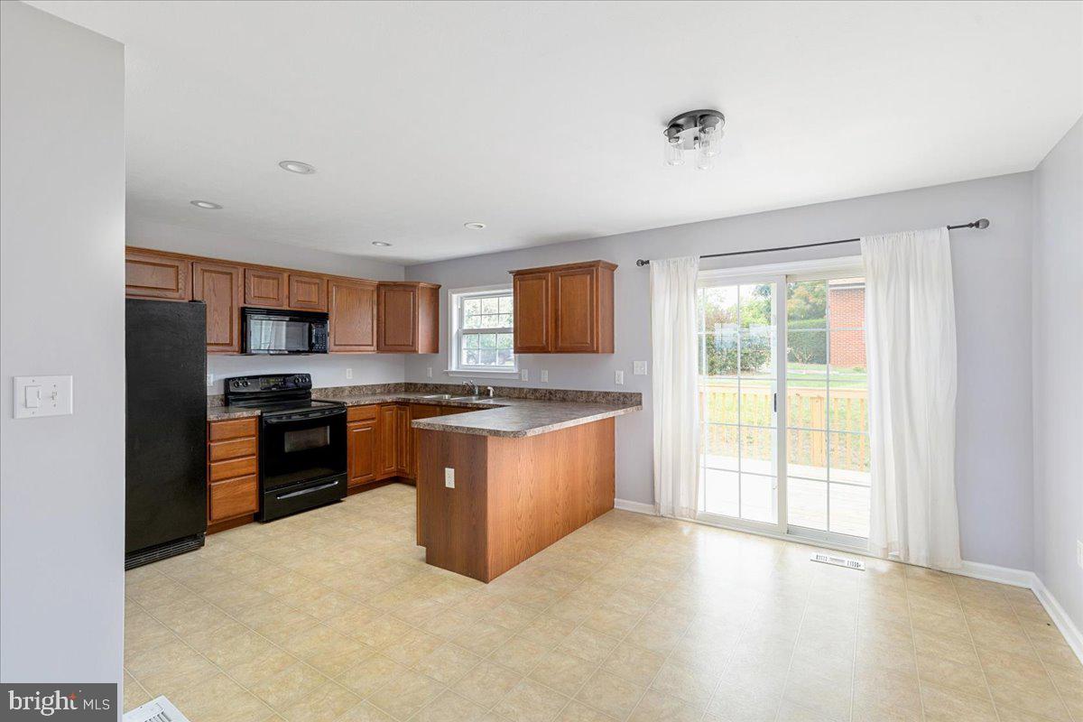 523 THOMPSON ST, STRASBURG, Virginia 22657, 3 Bedrooms Bedrooms, ,2 BathroomsBathrooms,Residential,For sale,523 THOMPSON ST,VASH2012644 MLS # VASH2012644