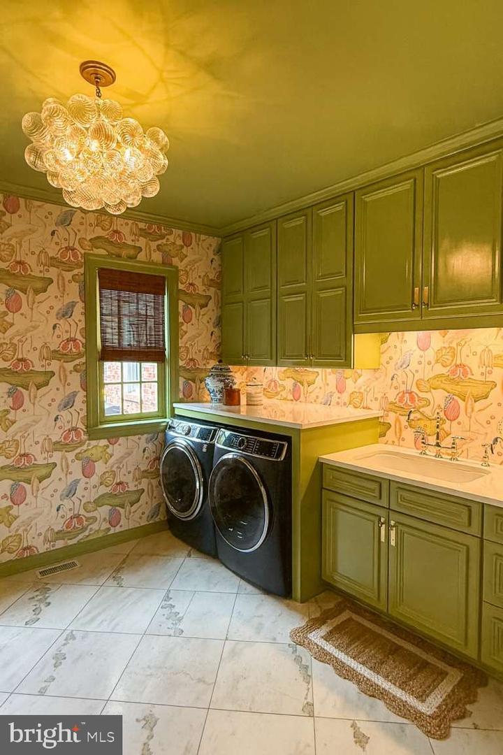 821 APPLE PIE RIDGE RD, WINCHESTER, Virginia 22603, 5 Bedrooms Bedrooms, 20 Rooms Rooms,4 BathroomsBathrooms,Residential,For sale,821 APPLE PIE RIDGE RD,VAFV2037110 MLS # VAFV2037110