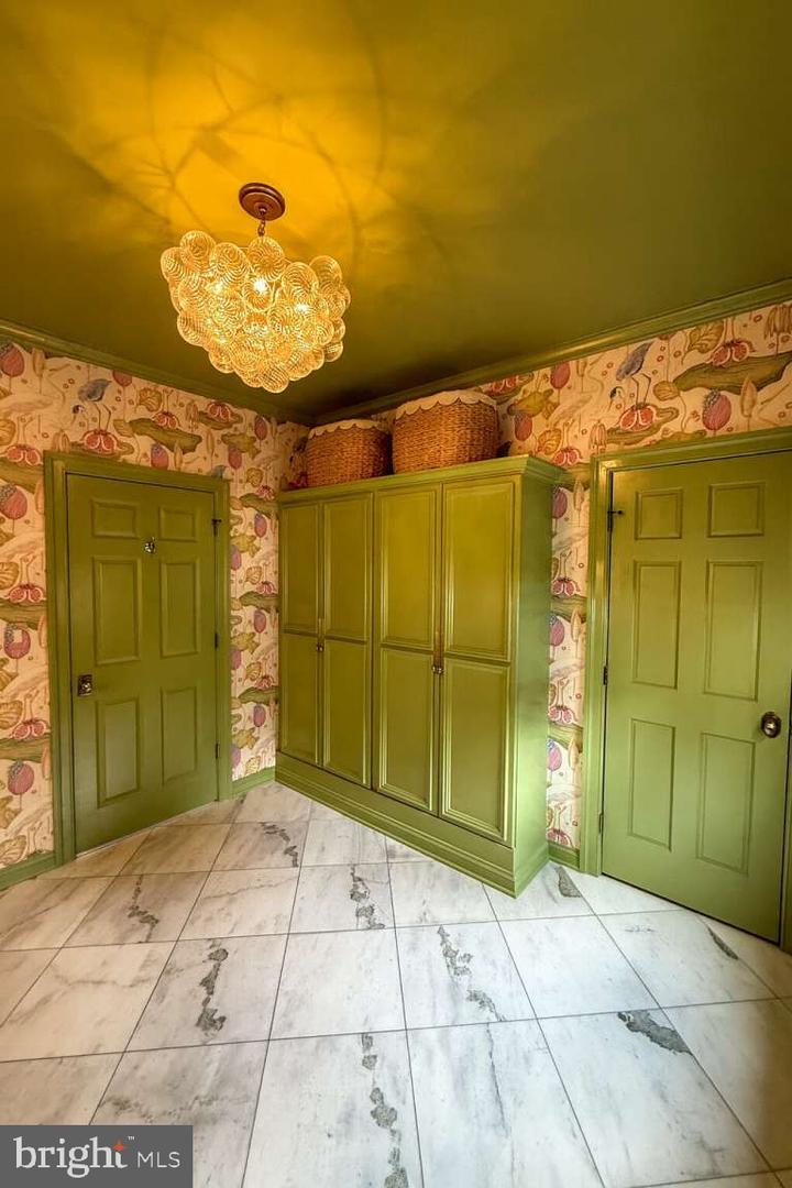 821 APPLE PIE RIDGE RD, WINCHESTER, Virginia 22603, 5 Bedrooms Bedrooms, 20 Rooms Rooms,4 BathroomsBathrooms,Residential,For sale,821 APPLE PIE RIDGE RD,VAFV2037110 MLS # VAFV2037110