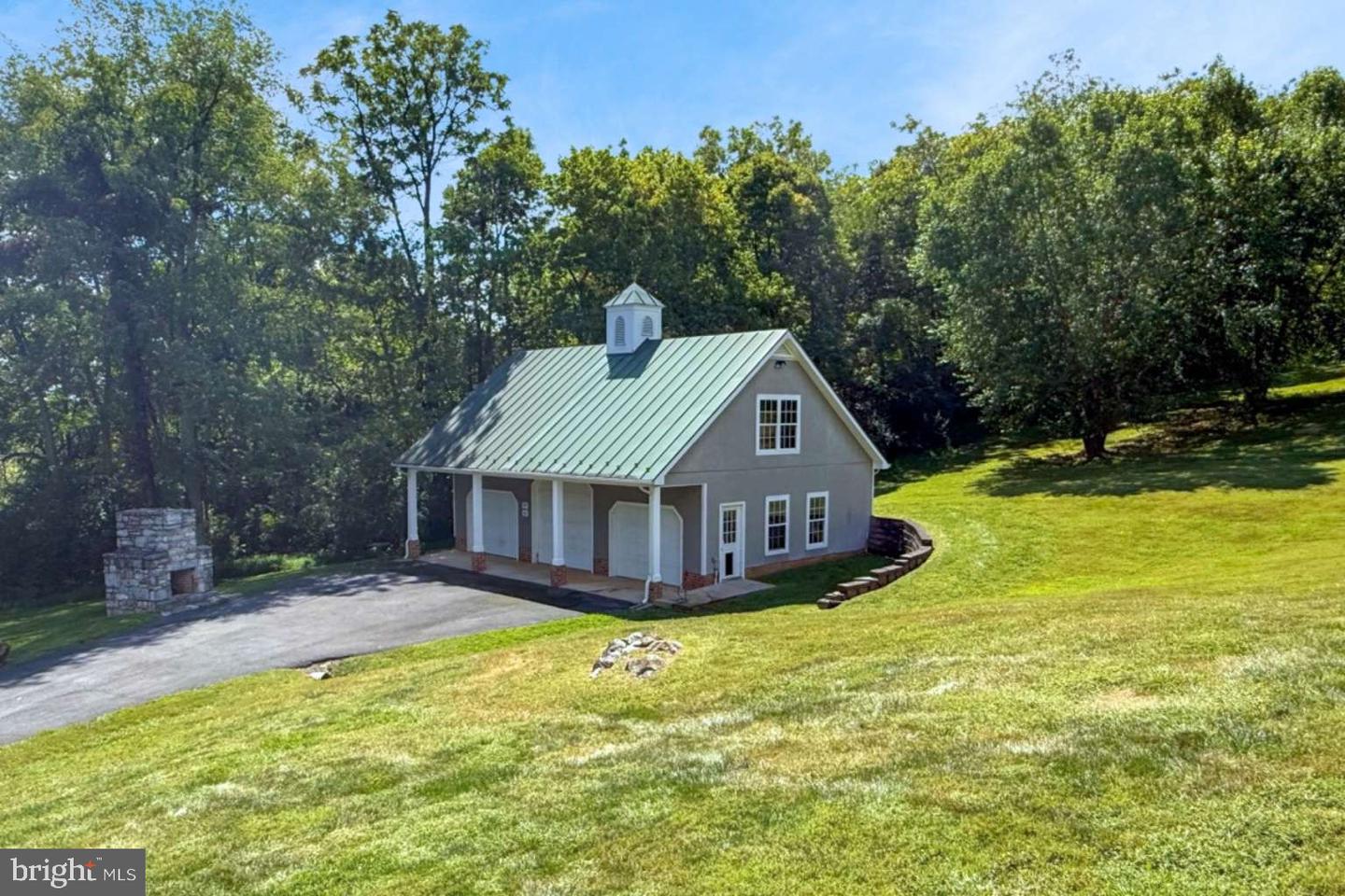 821 APPLE PIE RIDGE RD, WINCHESTER, Virginia 22603, 5 Bedrooms Bedrooms, 20 Rooms Rooms,4 BathroomsBathrooms,Residential,For sale,821 APPLE PIE RIDGE RD,VAFV2037110 MLS # VAFV2037110