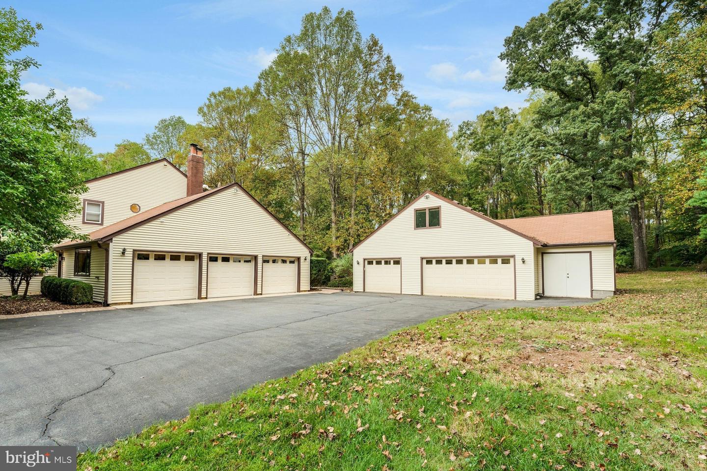 10702 MILKWEED DR, GREAT FALLS, Virginia 22066, 4 Bedrooms Bedrooms, 10 Rooms Rooms,4 BathroomsBathrooms,Residential,For sale,10702 MILKWEED DR,VAFX2269488 MLS # VAFX2269488