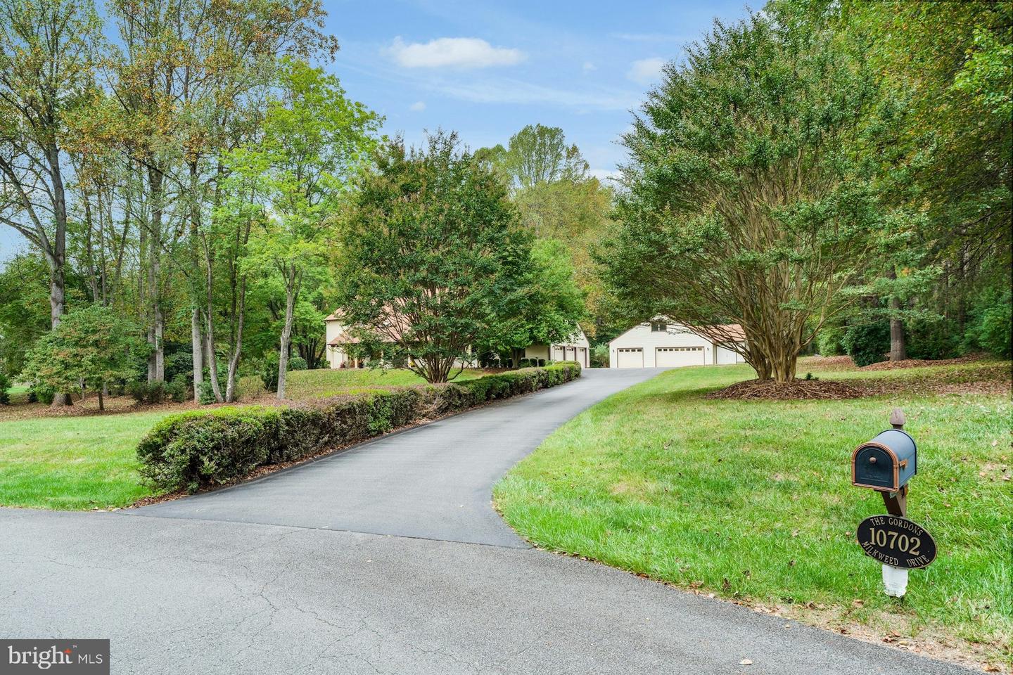 10702 MILKWEED DR, GREAT FALLS, Virginia 22066, 4 Bedrooms Bedrooms, 10 Rooms Rooms,4 BathroomsBathrooms,Residential,For sale,10702 MILKWEED DR,VAFX2269488 MLS # VAFX2269488