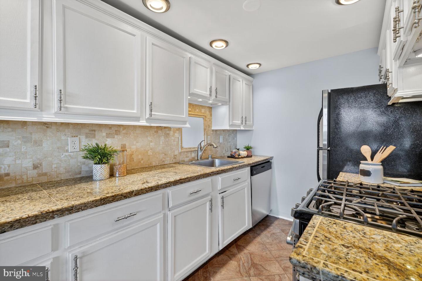 4600 DUKE ST #1300, ALEXANDRIA, Virginia 22304, 1 Bedroom Bedrooms, ,1 BathroomBathrooms,Residential,For sale,4600 DUKE ST #1300,VAAX2050330 MLS # VAAX2050330