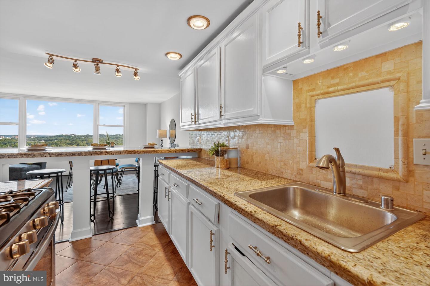 4600 DUKE ST #1300, ALEXANDRIA, Virginia 22304, 1 Bedroom Bedrooms, ,1 BathroomBathrooms,Residential,For sale,4600 DUKE ST #1300,VAAX2050330 MLS # VAAX2050330