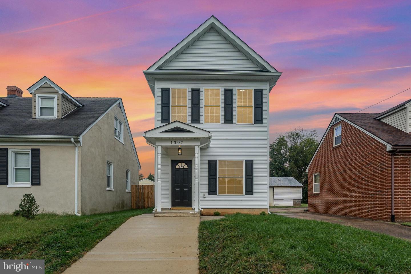 1307 CARDWELL ST, FREDERICKSBURG, Virginia 22401, 3 Bedrooms Bedrooms, ,2 BathroomsBathrooms,Residential,For sale,1307 CARDWELL ST,VAFB2009036 MLS # VAFB2009036