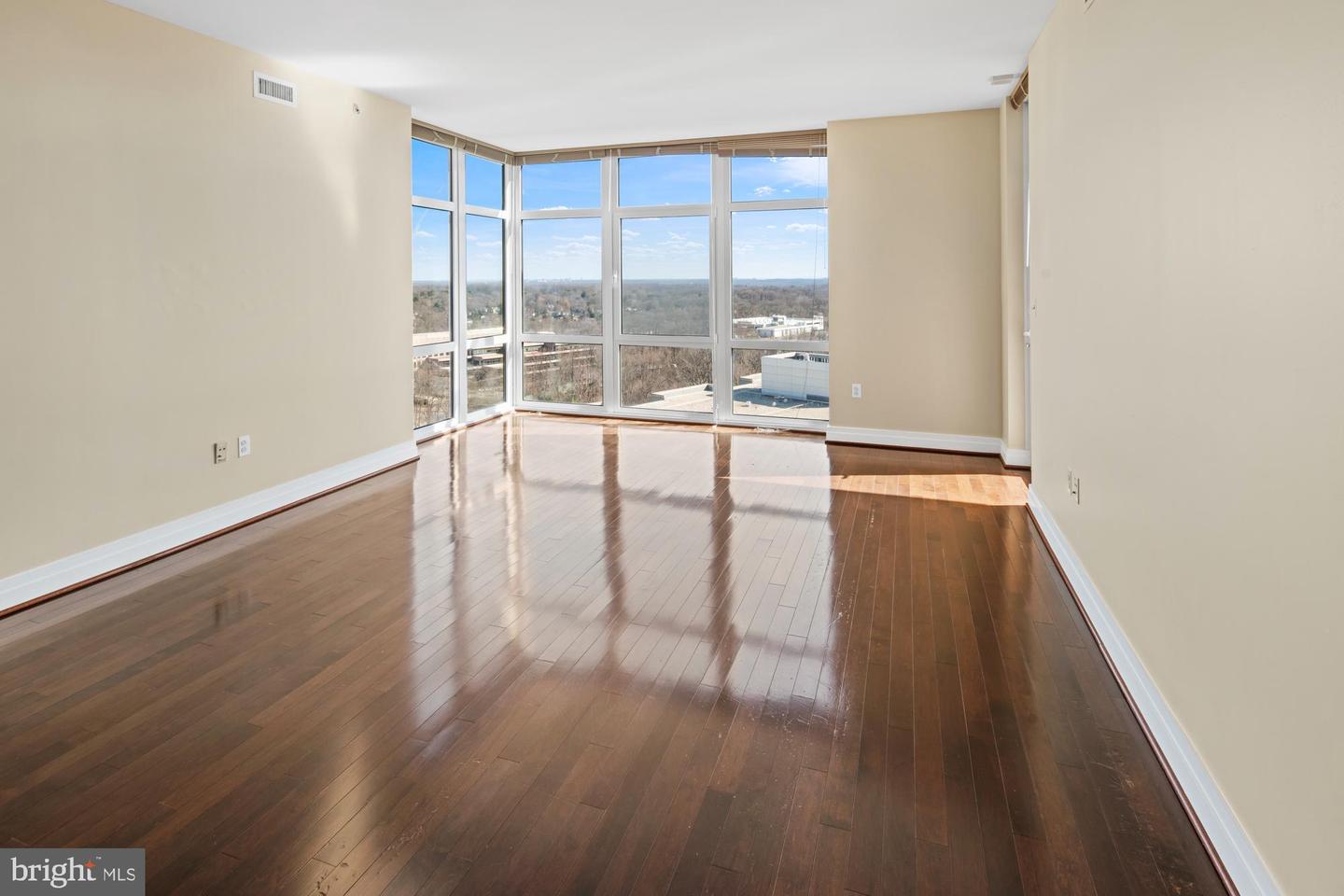 8220 CRESTWOOD HEIGHTS DR #1215, MCLEAN, Virginia 22102, 2 Bedrooms Bedrooms, 4 Rooms Rooms,2 BathroomsBathrooms,Residential,For sale,8220 CRESTWOOD HEIGHTS DR #1215,VAFX2269932 MLS # VAFX2269932