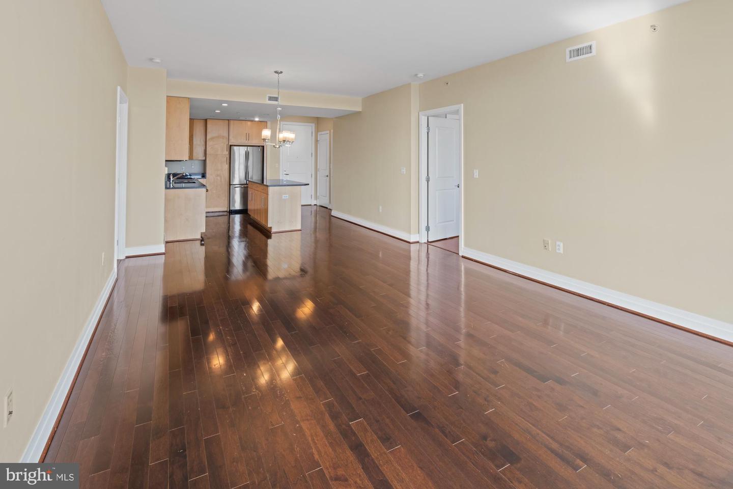8220 CRESTWOOD HEIGHTS DR #1215, MCLEAN, Virginia 22102, 2 Bedrooms Bedrooms, 4 Rooms Rooms,2 BathroomsBathrooms,Residential,For sale,8220 CRESTWOOD HEIGHTS DR #1215,VAFX2269932 MLS # VAFX2269932