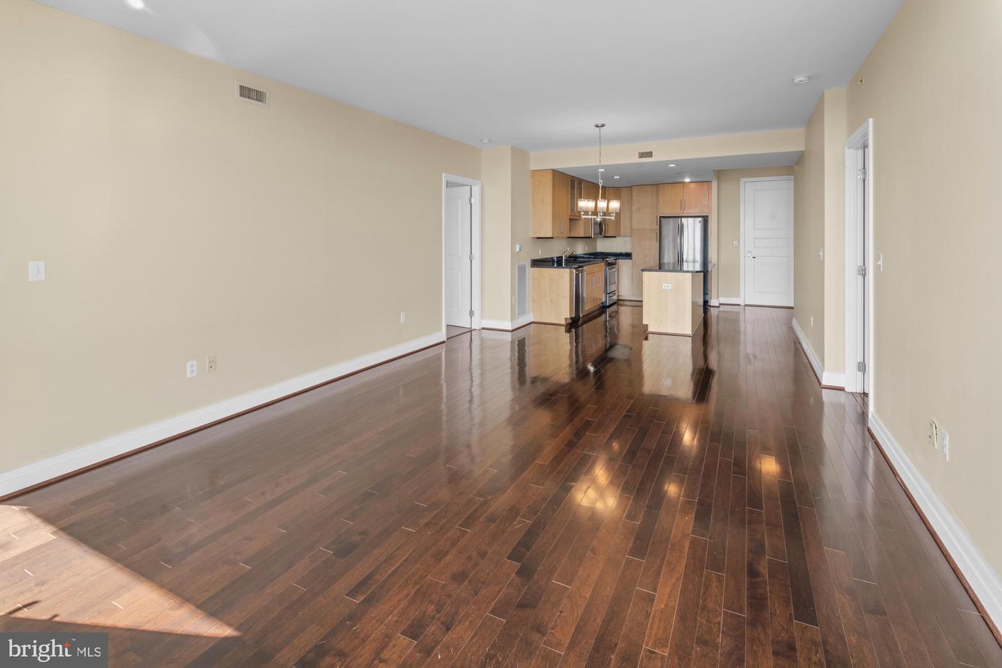 8220 CRESTWOOD HEIGHTS DR #1215, MCLEAN, Virginia 22102, 2 Bedrooms Bedrooms, 4 Rooms Rooms,2 BathroomsBathrooms,Residential,For sale,8220 CRESTWOOD HEIGHTS DR #1215,VAFX2269932 MLS # VAFX2269932