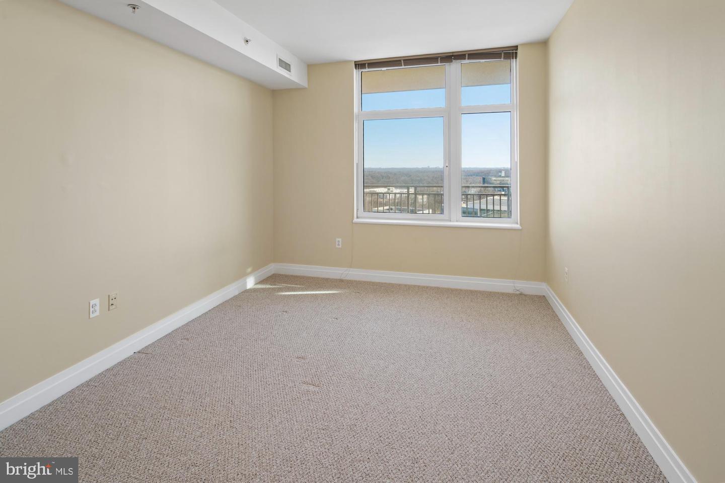 8220 CRESTWOOD HEIGHTS DR #1215, MCLEAN, Virginia 22102, 2 Bedrooms Bedrooms, 4 Rooms Rooms,2 BathroomsBathrooms,Residential,For sale,8220 CRESTWOOD HEIGHTS DR #1215,VAFX2269932 MLS # VAFX2269932