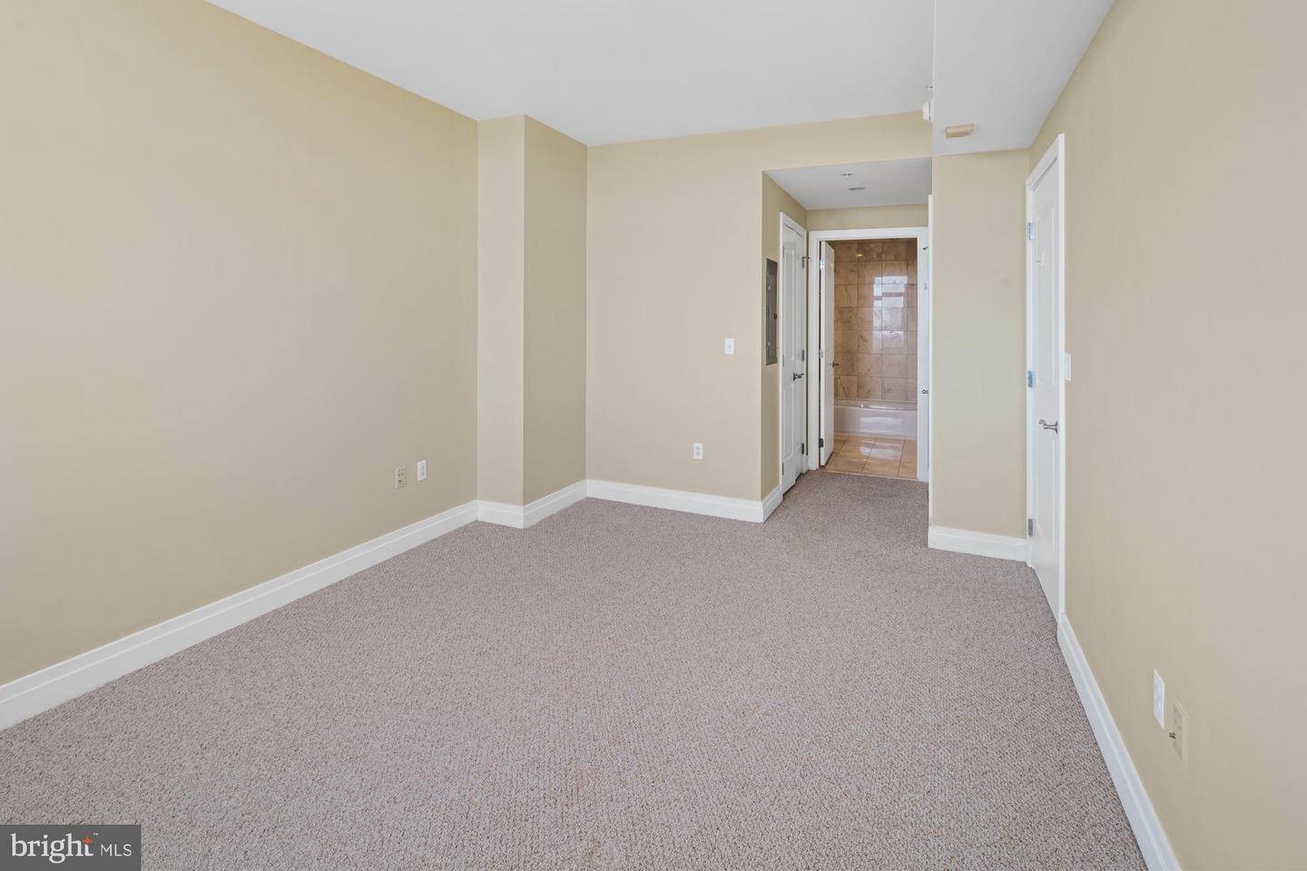 8220 CRESTWOOD HEIGHTS DR #1215, MCLEAN, Virginia 22102, 2 Bedrooms Bedrooms, 4 Rooms Rooms,2 BathroomsBathrooms,Residential,For sale,8220 CRESTWOOD HEIGHTS DR #1215,VAFX2269932 MLS # VAFX2269932