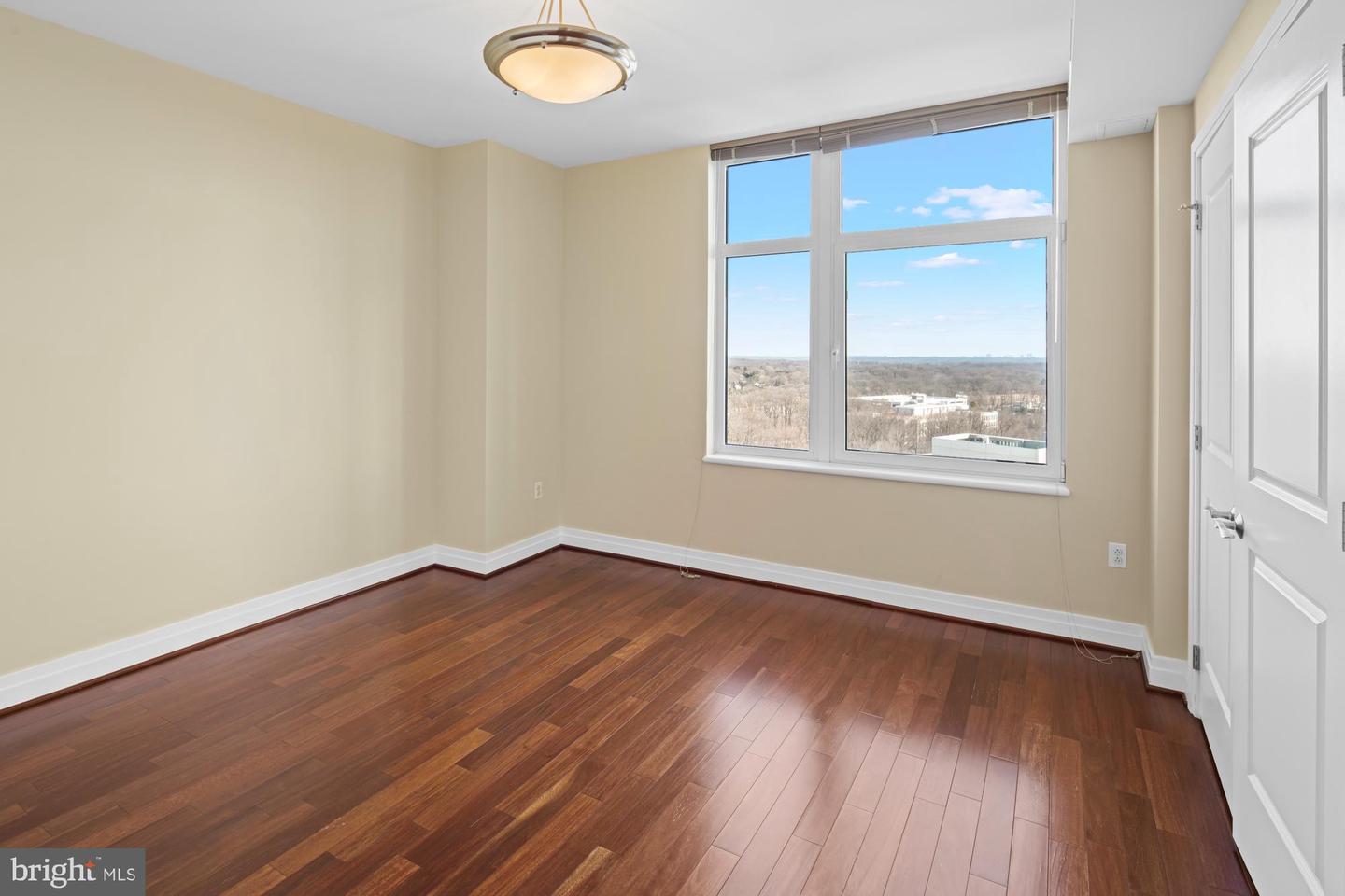 8220 CRESTWOOD HEIGHTS DR #1215, MCLEAN, Virginia 22102, 2 Bedrooms Bedrooms, 4 Rooms Rooms,2 BathroomsBathrooms,Residential,For sale,8220 CRESTWOOD HEIGHTS DR #1215,VAFX2269932 MLS # VAFX2269932