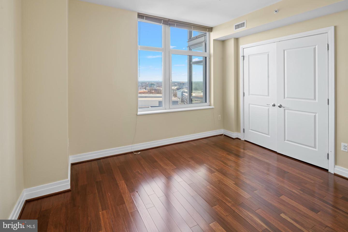 8220 CRESTWOOD HEIGHTS DR #1215, MCLEAN, Virginia 22102, 2 Bedrooms Bedrooms, 4 Rooms Rooms,2 BathroomsBathrooms,Residential,For sale,8220 CRESTWOOD HEIGHTS DR #1215,VAFX2269932 MLS # VAFX2269932