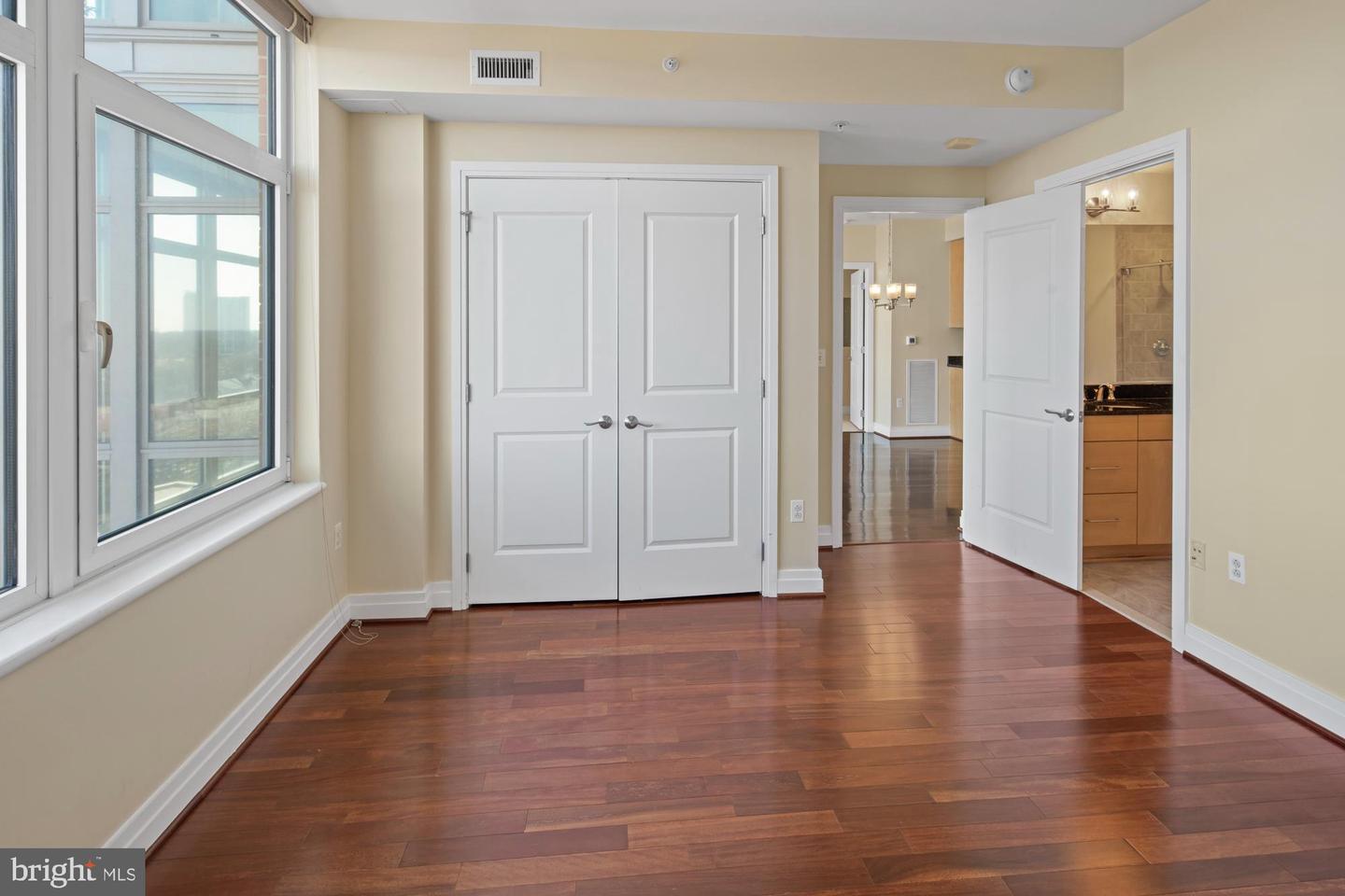 8220 CRESTWOOD HEIGHTS DR #1215, MCLEAN, Virginia 22102, 2 Bedrooms Bedrooms, 4 Rooms Rooms,2 BathroomsBathrooms,Residential,For sale,8220 CRESTWOOD HEIGHTS DR #1215,VAFX2269932 MLS # VAFX2269932