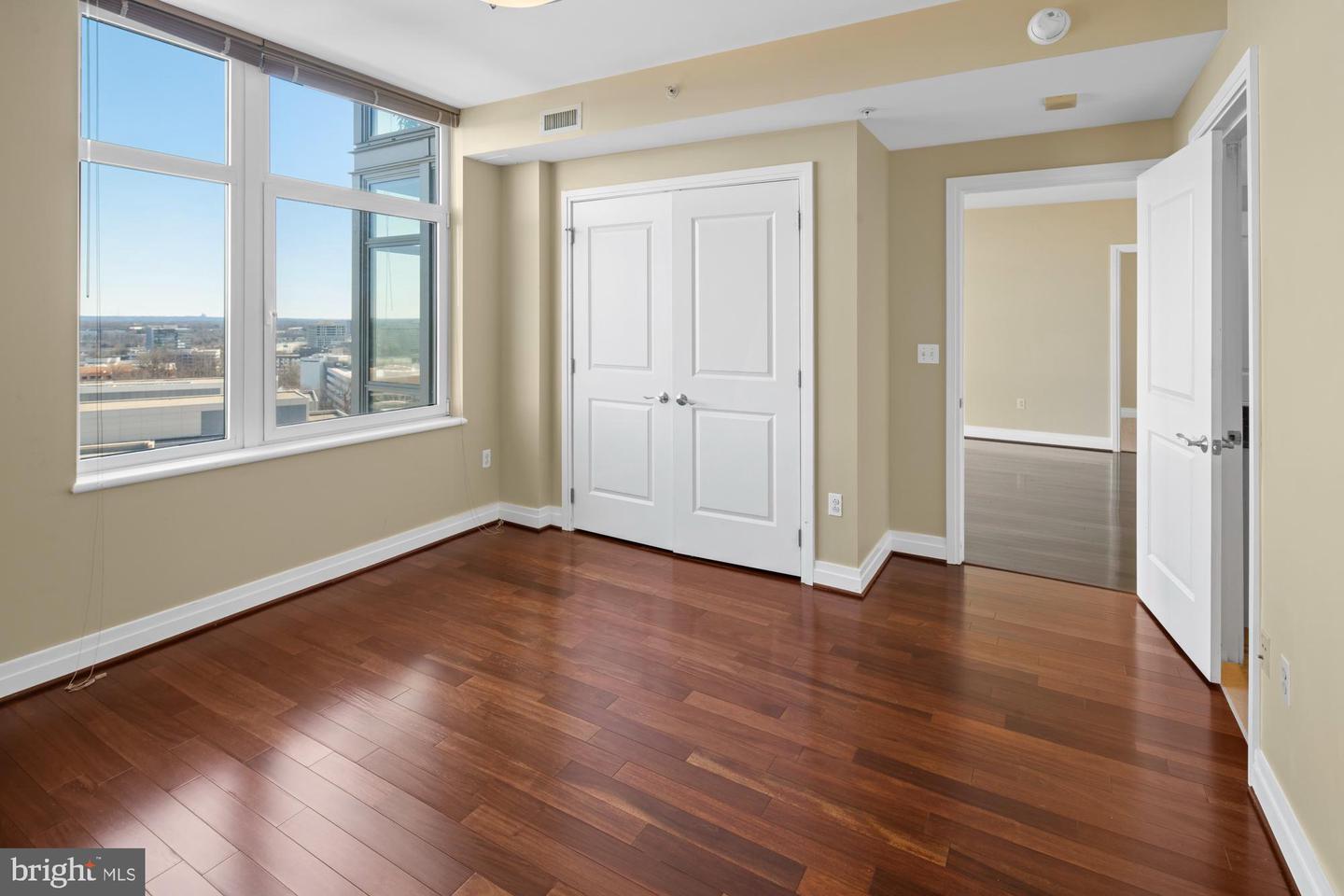 8220 CRESTWOOD HEIGHTS DR #1215, MCLEAN, Virginia 22102, 2 Bedrooms Bedrooms, 4 Rooms Rooms,2 BathroomsBathrooms,Residential,For sale,8220 CRESTWOOD HEIGHTS DR #1215,VAFX2269932 MLS # VAFX2269932