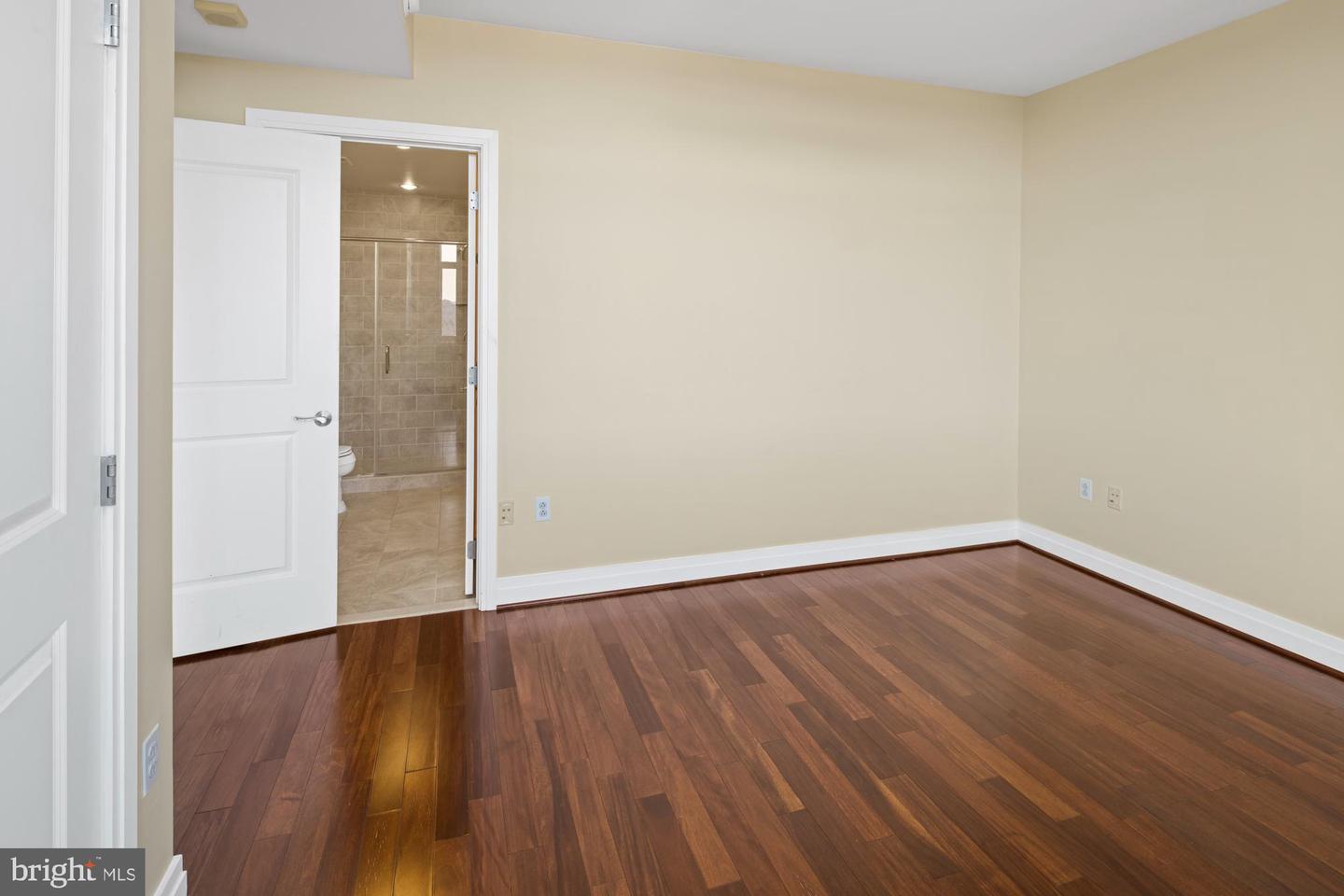 8220 CRESTWOOD HEIGHTS DR #1215, MCLEAN, Virginia 22102, 2 Bedrooms Bedrooms, 4 Rooms Rooms,2 BathroomsBathrooms,Residential,For sale,8220 CRESTWOOD HEIGHTS DR #1215,VAFX2269932 MLS # VAFX2269932