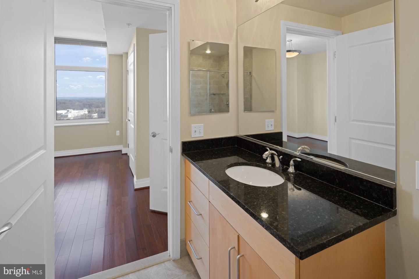 8220 CRESTWOOD HEIGHTS DR #1215, MCLEAN, Virginia 22102, 2 Bedrooms Bedrooms, 4 Rooms Rooms,2 BathroomsBathrooms,Residential,For sale,8220 CRESTWOOD HEIGHTS DR #1215,VAFX2269932 MLS # VAFX2269932