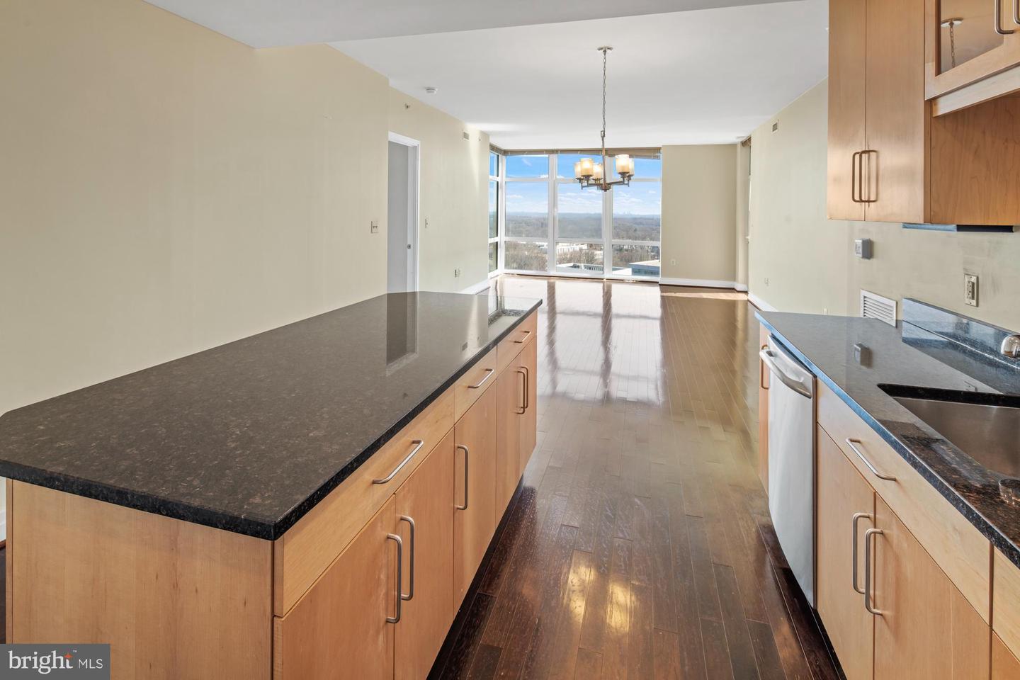 8220 CRESTWOOD HEIGHTS DR #1215, MCLEAN, Virginia 22102, 2 Bedrooms Bedrooms, 4 Rooms Rooms,2 BathroomsBathrooms,Residential,For sale,8220 CRESTWOOD HEIGHTS DR #1215,VAFX2269932 MLS # VAFX2269932