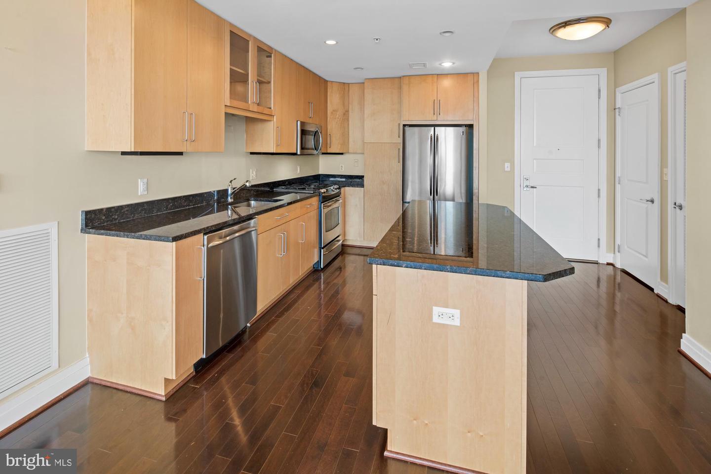 8220 CRESTWOOD HEIGHTS DR #1215, MCLEAN, Virginia 22102, 2 Bedrooms Bedrooms, 4 Rooms Rooms,2 BathroomsBathrooms,Residential,For sale,8220 CRESTWOOD HEIGHTS DR #1215,VAFX2269932 MLS # VAFX2269932