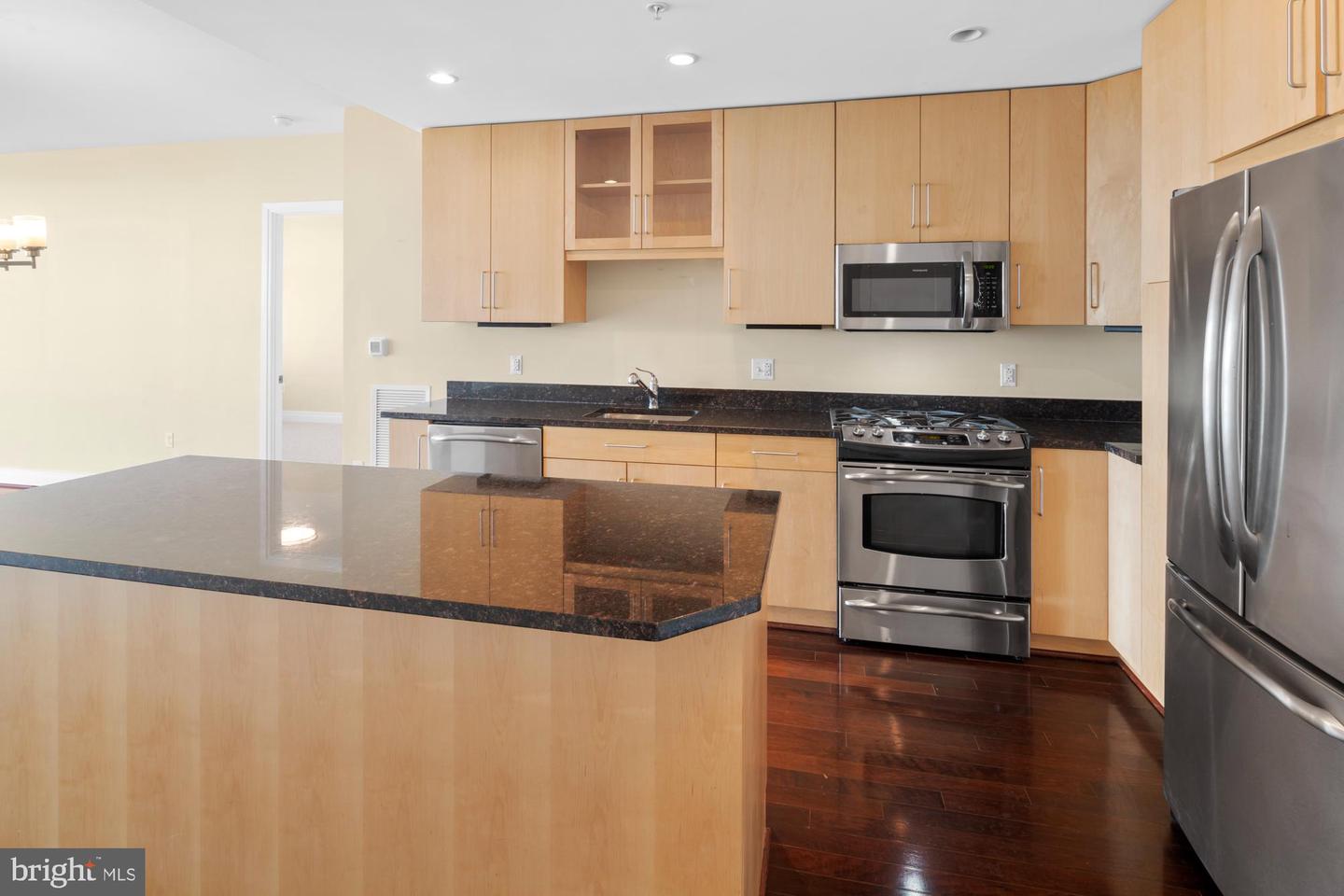 8220 CRESTWOOD HEIGHTS DR #1215, MCLEAN, Virginia 22102, 2 Bedrooms Bedrooms, 4 Rooms Rooms,2 BathroomsBathrooms,Residential,For sale,8220 CRESTWOOD HEIGHTS DR #1215,VAFX2269932 MLS # VAFX2269932
