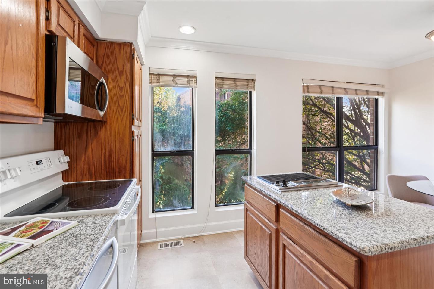 4421 7TH ST N, ARLINGTON, Virginia 22203, 3 Bedrooms Bedrooms, ,2 BathroomsBathrooms,Residential,For sale,4421 7TH ST N,VAAR2064302 MLS # VAAR2064302