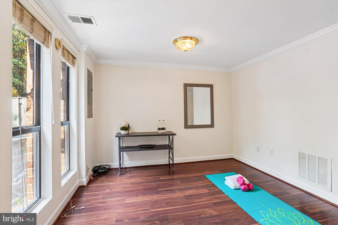 4421 7TH ST N, ARLINGTON, Virginia 22203, 3 Bedrooms Bedrooms, ,2 BathroomsBathrooms,Residential,For sale,4421 7TH ST N,VAAR2064302 MLS # VAAR2064302