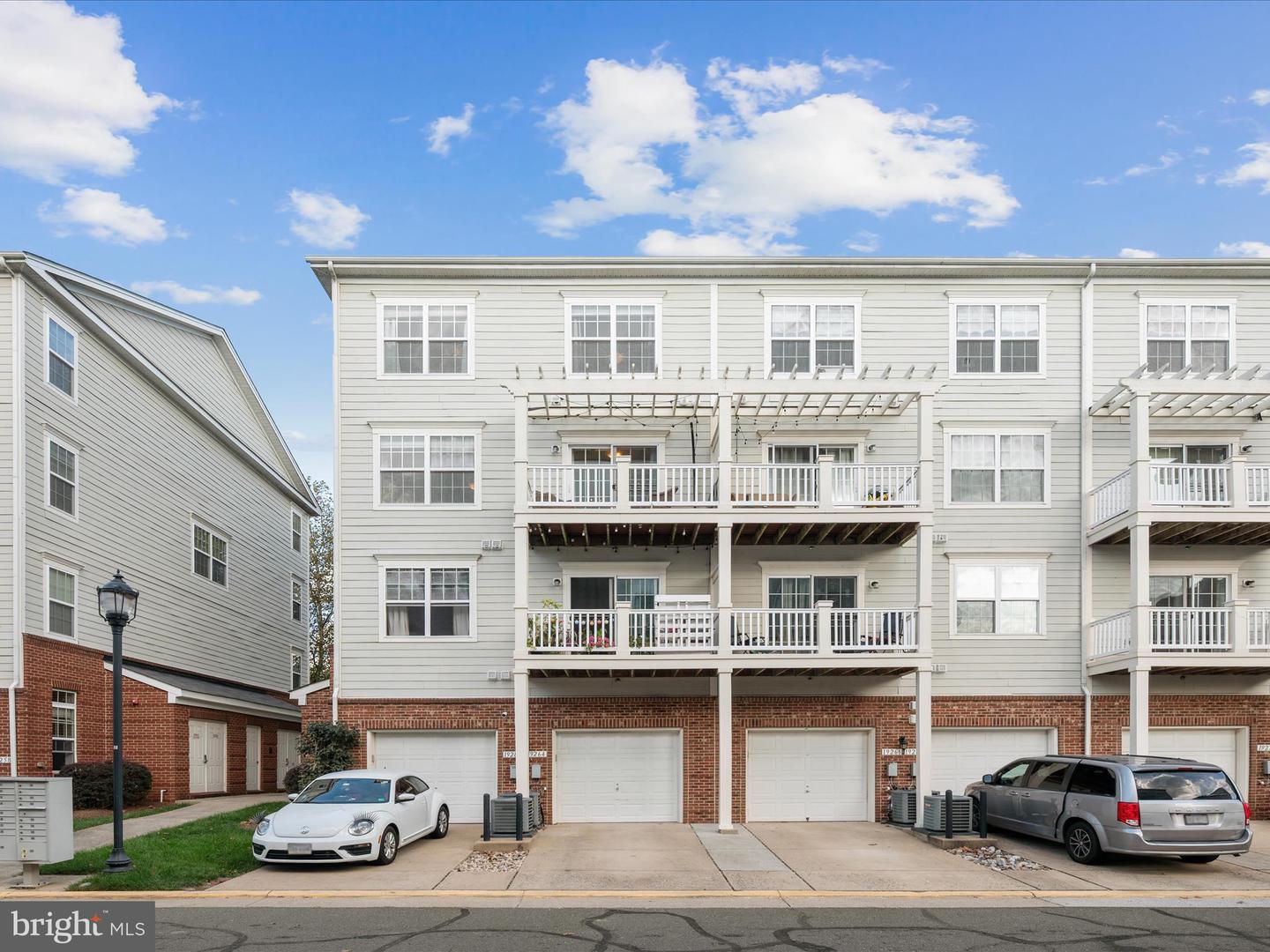 19264 KOSLOWSKI SQ, LEESBURG, Virginia 20176, 3 Bedrooms Bedrooms, ,2 BathroomsBathrooms,Residential,For sale,19264 KOSLOWSKI SQ,VALO2107342 MLS # VALO2107342