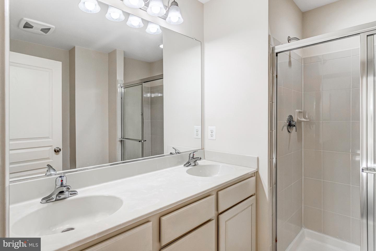 1575 RENATE DR, WOODBRIDGE, Virginia 22192, 3 Bedrooms Bedrooms, ,3 BathroomsBathrooms,Residential,For sale,1575 RENATE DR,VAPW2104958 MLS # VAPW2104958