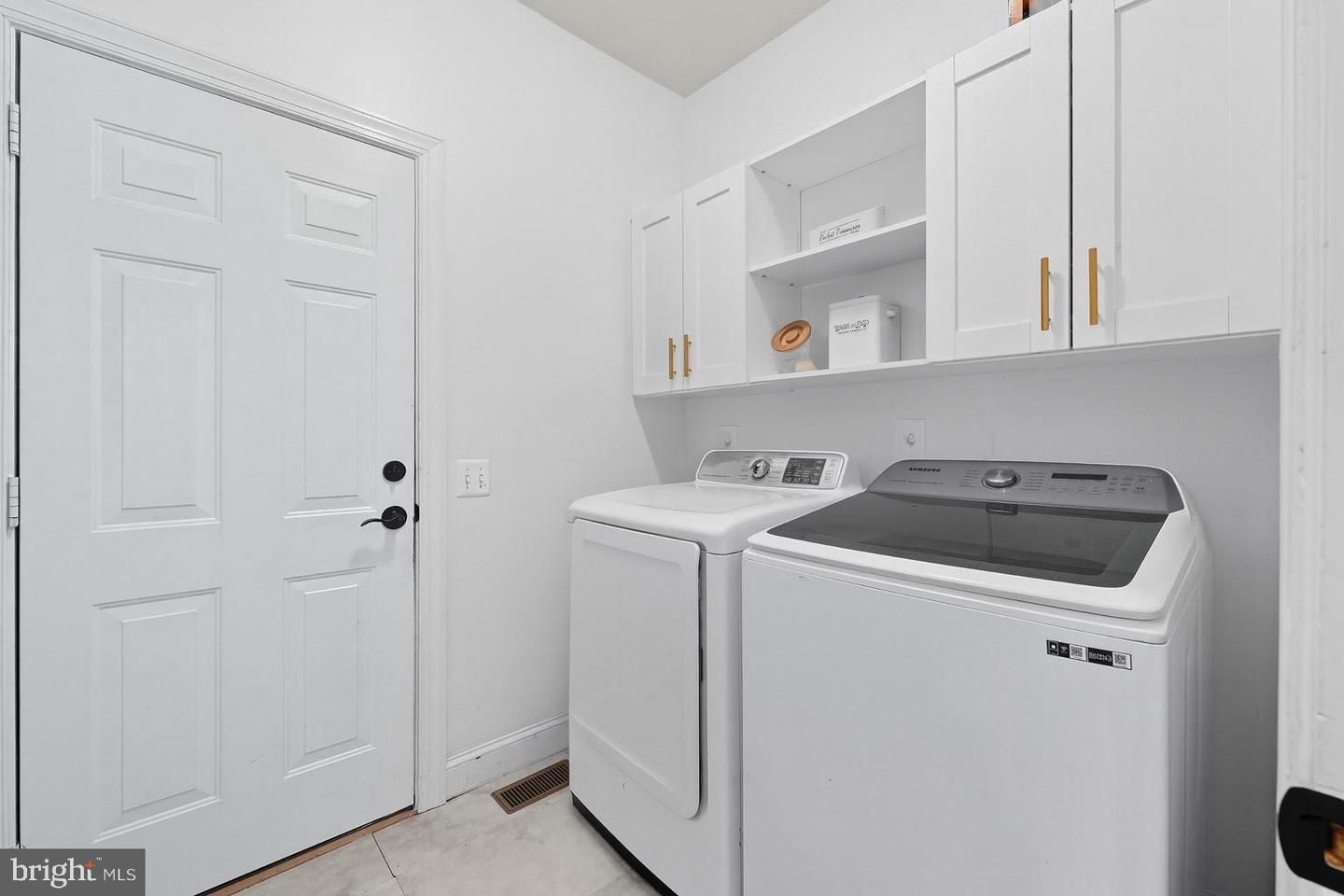 2725 ROBALEED WAY, HERNDON, Virginia 20171, 6 Bedrooms Bedrooms, 20 Rooms Rooms,4 BathroomsBathrooms,Residential,For sale,2725 ROBALEED WAY,VAFX2269916 MLS # VAFX2269916