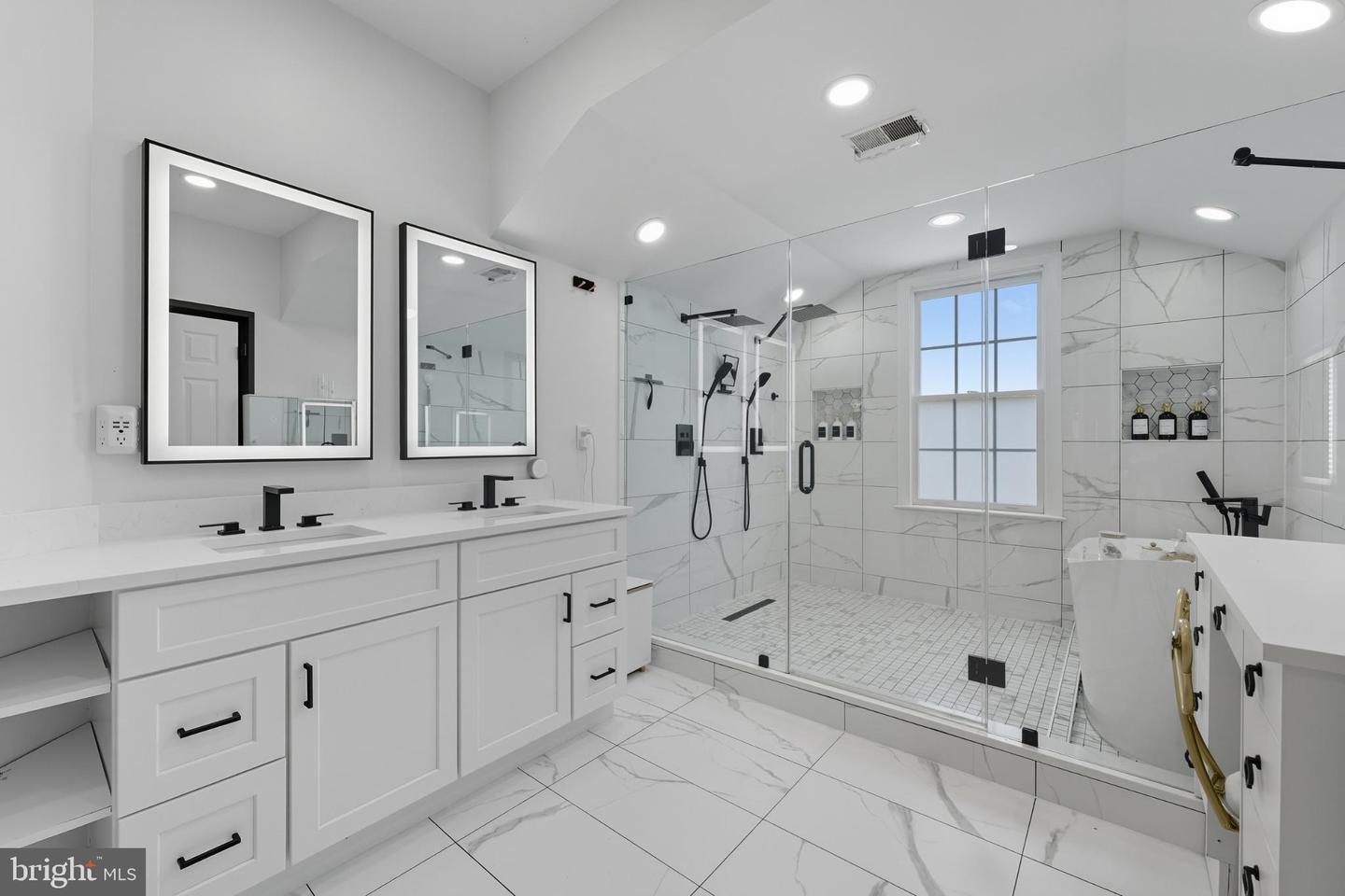 2725 ROBALEED WAY, HERNDON, Virginia 20171, 6 Bedrooms Bedrooms, 20 Rooms Rooms,4 BathroomsBathrooms,Residential,For sale,2725 ROBALEED WAY,VAFX2269916 MLS # VAFX2269916