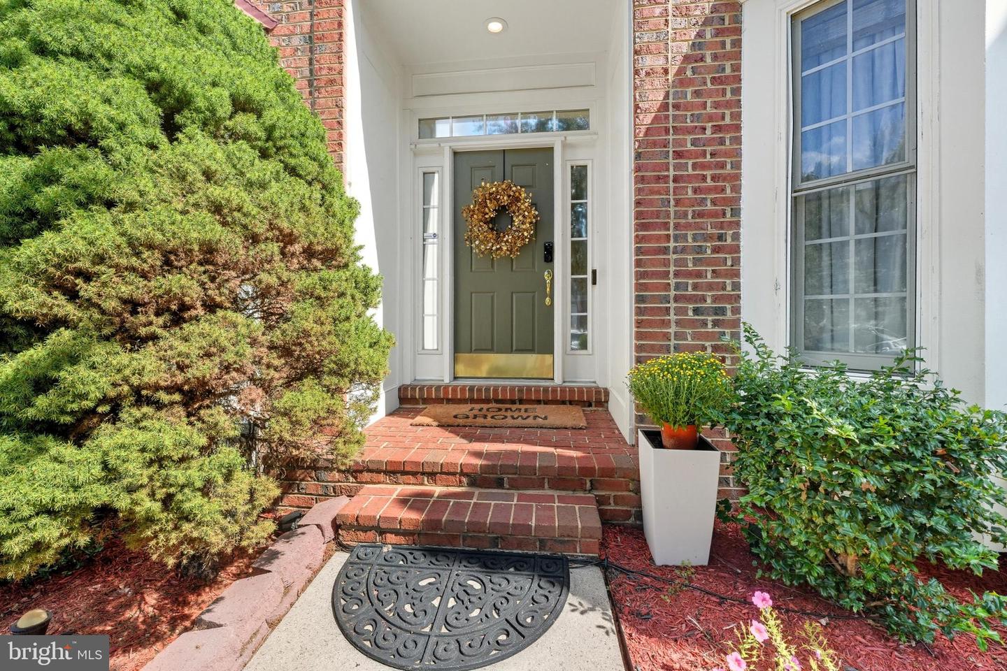 2725 ROBALEED WAY, HERNDON, Virginia 20171, 6 Bedrooms Bedrooms, 20 Rooms Rooms,4 BathroomsBathrooms,Residential,For sale,2725 ROBALEED WAY,VAFX2269916 MLS # VAFX2269916