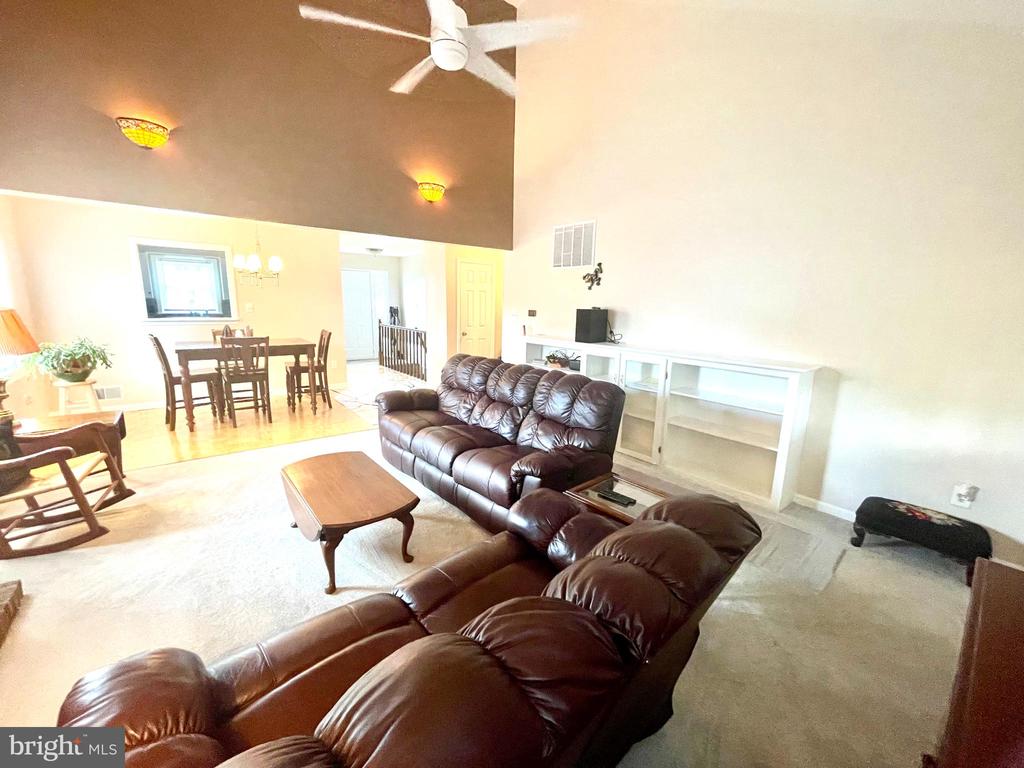 264 FAIRFIELD DR, WARRENTON, Virginia 20186, 2 Bedrooms Bedrooms, ,3 BathroomsBathrooms,Residential,264 FAIRFIELD DR,VAFQ2016938 MLS # VAFQ2016938