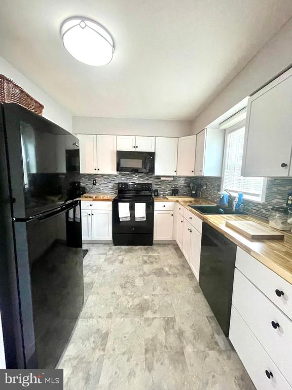 264 FAIRFIELD DR, WARRENTON, Virginia 20186, 2 Bedrooms Bedrooms, ,3 BathroomsBathrooms,Residential,264 FAIRFIELD DR,VAFQ2016938 MLS # VAFQ2016938