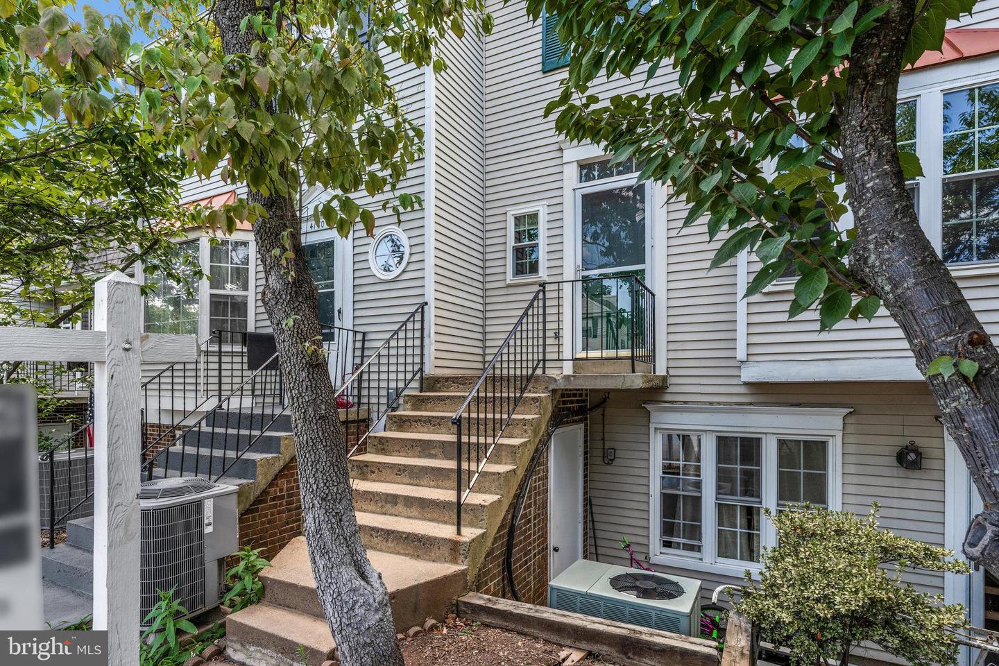 4158 PLEASANT MEADOW CT #108D, CHANTILLY, Virginia 20151, 3 Bedrooms Bedrooms, ,2 BathroomsBathrooms,Residential,For sale,4158 PLEASANT MEADOW CT #108D,VAFX2255784 MLS # VAFX2255784